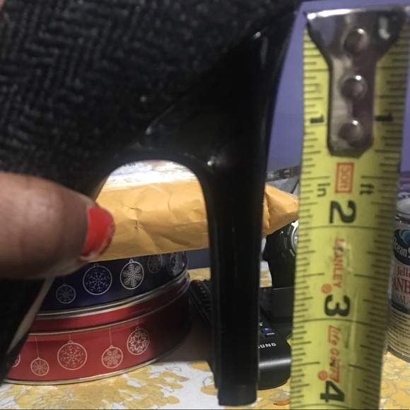 Gray/Black Heels - Picture 5 of 5